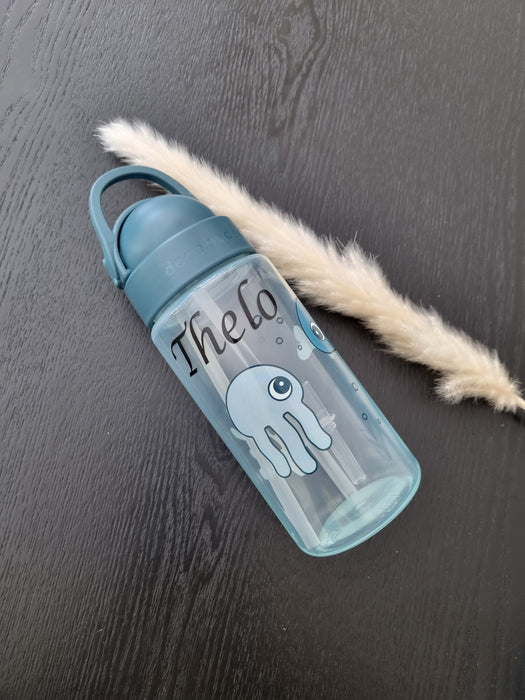 Drikkeflaske med navn, Done by Deer, Sea friends  Blå